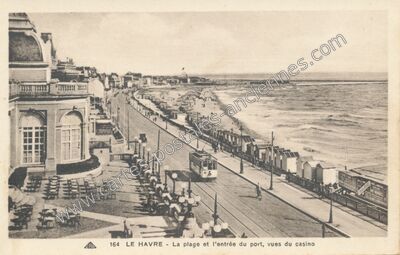 Carte postale ancienne La plage et l'entrée du port, vues du casino — Le Havre (Seine-Maritime)