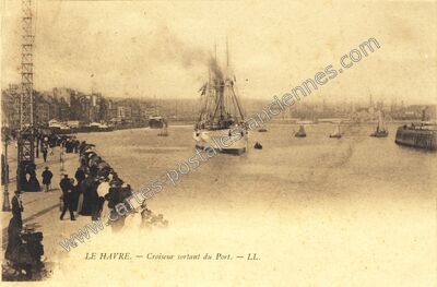 Carte postale ancienne Croiseur sortant du Port — Le Havre (Seine-Maritime)