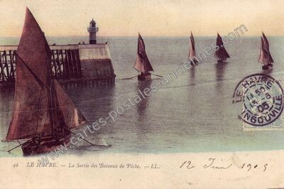 Carte postale ancienne La Sortie des Bateaux de Pêche — Le Havre (Seine-Maritime)