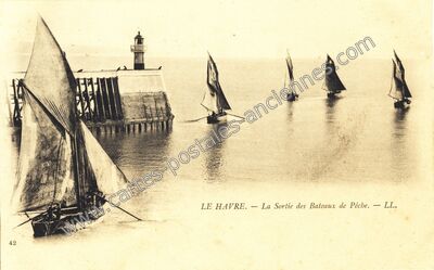 Carte postale ancienne La Sortie des Bateaux de Pêche — Le Havre (Seine-Maritime)