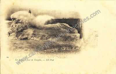 Carte postale ancienne La Jetée un Jour de Tempête — Le Havre (Seine-Maritime)