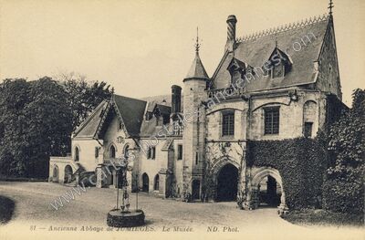 Carte postale ancienne Ancienne Abbaye. Le Musée — Jumièges (Seine-Maritime)