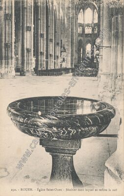 Carte postale ancienne Église Saint-Ouen - Bénitier dans lequel se reflète la nef — Rouen (Seine-Maritime)