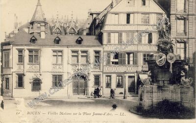 Carte postale ancienne Vieilles Maisons sur la Place Jeanne-d'Arc — Rouen (Seine-Maritime)