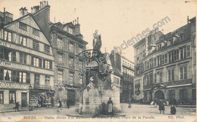 Carte postale ancienne Statue élevée à la Mémoire de Jeanne d'Arc, Place de la Pucelle — Rouen (Seine-Maritime)
