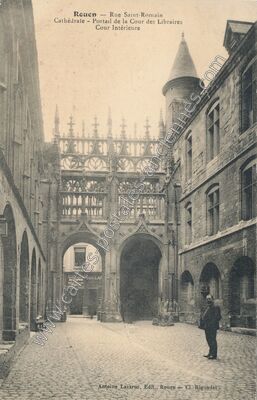 Carte postale ancienne Cathédrale - Portail de la Cour des Libraires / Cour Intérieure — Rouen (Seine-Maritime)