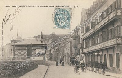 Carte postale ancienne Place des Bains.- Hôtel du Casino — Saint-Valery-en-Caux (Seine-Maritime)
