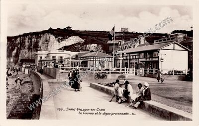 Carte postale ancienne Le Casino et la digue promenade — Saint-Valery-en-Caux (Seine-Maritime)