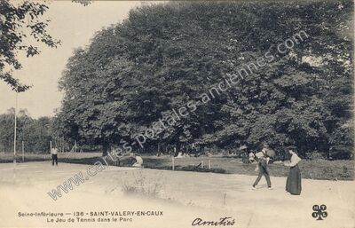 Carte postale ancienne Le Jeu de Tennis dans le Parc — Saint-Valery-en-Caux (Seine-Maritime)