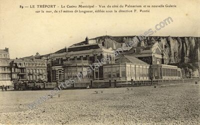 Carte postale ancienne Le Casino Municipal - Vue du côté du Palmarium et sa nouvelle Galerie sur la mer — Le Tréport (Seine-Maritime)