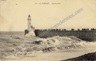 Carte postale ancienne Mer en furie — Le Tréport (Seine-Maritime)