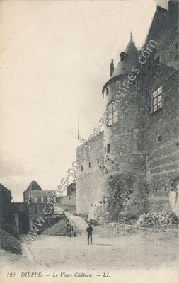 Carte postale ancienne Le Vieux Château — Dieppe (Seine-Maritime)