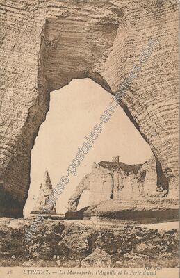 Carte postale ancienne La Manneporte, l'Aiguille et la Porte d'aval — Étretat (Seine-Maritime)