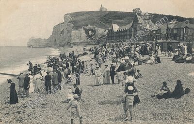 Carte postale ancienne La Plage et les Bains — Étretat (Seine-Maritime)