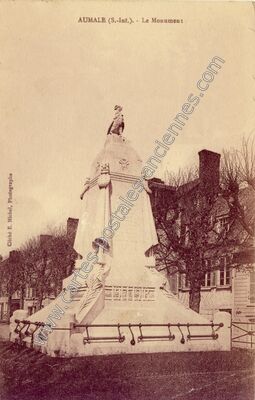 Carte postale ancienne Le Monument — Aumale (Seine-Maritime)