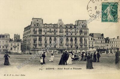Carte postale ancienne Hôtel Royal et Pelouses — Dieppe (Seine-Maritime)