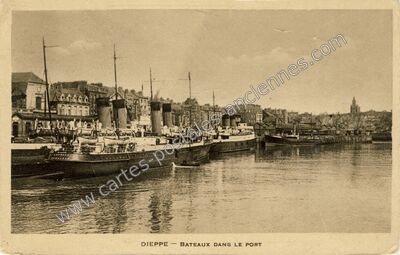 Carte postale ancienne Bateaux dans le port — Dieppe (Seine-Maritime)