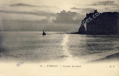 Carte postale ancienne Coucher du Soleil — Étretat (Seine-Maritime)