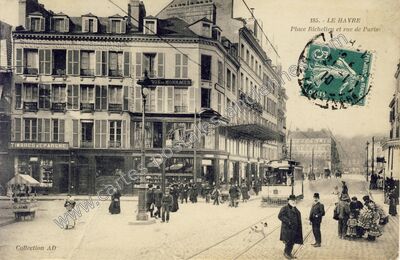 Carte postale ancienne Place Richelieu et rue de Paris — Le Havre (Seine-Maritime)