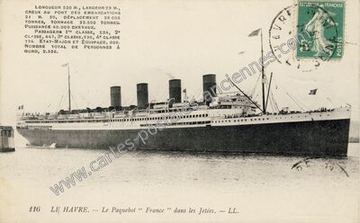 Carte postale ancienne Le Paquebot " France " dans les Jetées — Le Havre (Seine-Maritime)