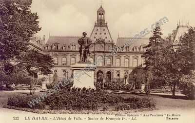 Carte postale ancienne L'Hôtel de Ville. - Statue de François 1er — Le Havre (Seine-Maritime)
