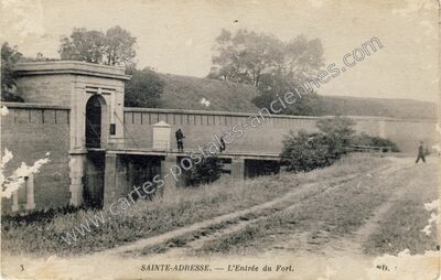 Carte postale ancienne L'Entrée du Fort — Sainte-Adresse (Seine-Maritime)