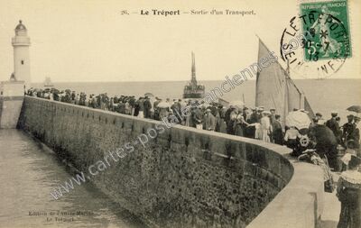 Carte postale ancienne Sortie d'un Transport — Le Tréport (Seine-Maritime)