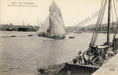 Carte postale ancienne Sortie des barques de pêche — Le Tréport (Seine-Maritime)