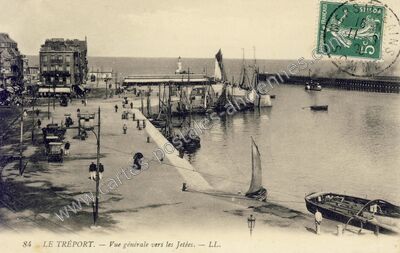 Carte postale ancienne Vue générale vers les Jetées — Le Tréport (Seine-Maritime)