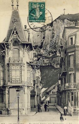 Carte postale ancienne Rue Saint-Antoine et la Funiculaire — Le Tréport (Seine-Maritime)