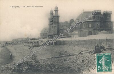 Carte postale ancienne Le Casino vu de la mer — Dieppe (Seine-Maritime)