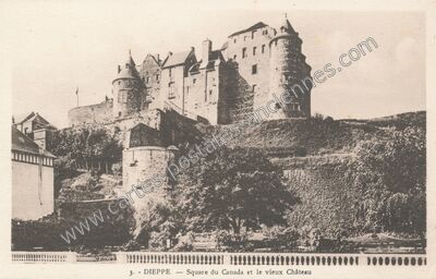 Carte postale ancienne Square du Canada et le vieux Château — Dieppe (Seine-Maritime)