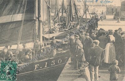 Carte postale ancienne Déchargement du poisson — Dieppe (Seine-Maritime)