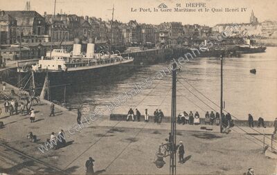 Carte postale ancienne Le Port, la Gare Maritime et le Quai Henri IV — Dieppe (Seine-Maritime)