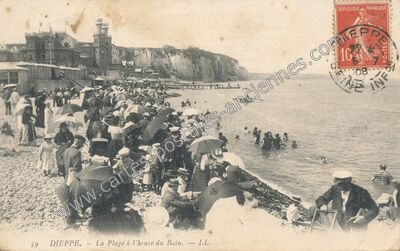 Carte postale ancienne La Plage à l'heure du Bain — Dieppe (Seine-Maritime)