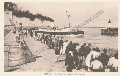 Carte postale ancienne Le Courrier arrivant d'Angleterre — Dieppe (Seine-Maritime)
