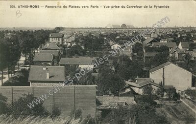 Carte postale ancienne Panorama du Plateau vers Paris - Vue prise du Carrefour de la Pyramide — Athis-Mons (Essonne)