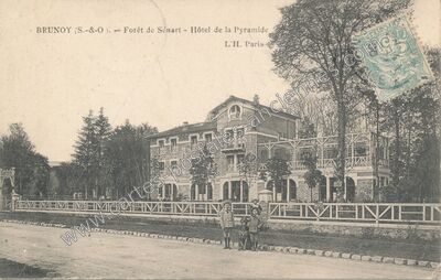 Carte postale ancienne Forêt de Sénart - Hôtel de la Pyramide — Brunoy (Essonne)
