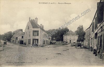 Carte postale ancienne Route d'Etampes — Dourdan (Essonne)