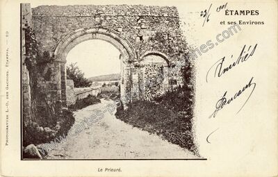 Carte postale ancienne Le Prieuré — Étampes (Essonne)