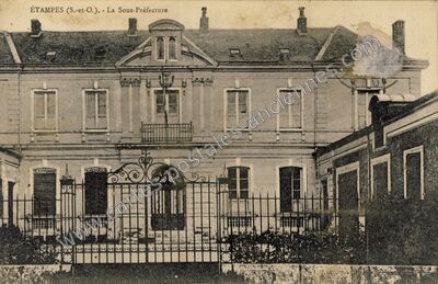 Carte postale ancienne La Sous-Préfecture — Étampes (Essonne)