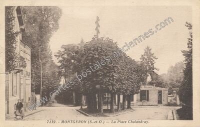 Carte postale ancienne La Place Chalandray — Montgeron (Essonne)
