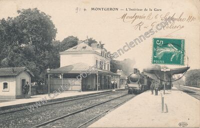 Carte postale ancienne L'Intérieur de la Gare — Montgeron (Essonne)