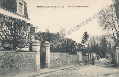 Carte postale ancienne Rue des Bons-Enfants — Montgeron (Essonne)