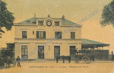 Carte postale ancienne La Gare — Omnibus pour Yerres — Montgeron (Essonne)