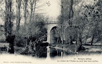 Carte postale ancienne La rivière de l'Yvette au pont des trois arches — Savigny-sur-Orge (Essonne)