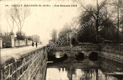 Carte postale ancienne Les Douves — Chilly-Mazarin (Essonne)