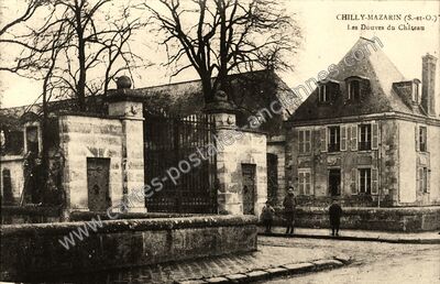 Carte postale ancienne Les Douves du Château — Chilly-Mazarin (Essonne)