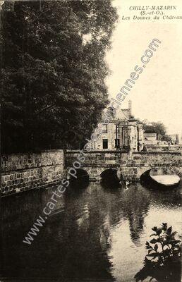 Carte postale ancienne Les Douves du Château — Chilly-Mazarin (Essonne)