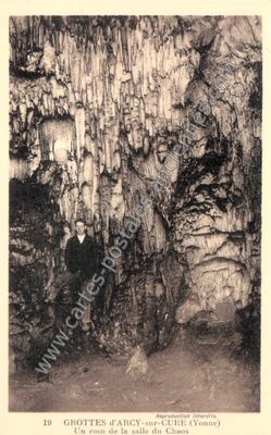 Carte postale ancienne Un coin de la salle du Chaos — Arcy-sur-Cure (Yonne)